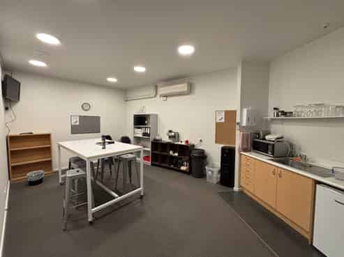 Tidy city-fringe office space with on-site parking