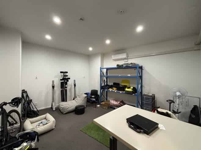 Tidy city-fringe office space with on-site parking