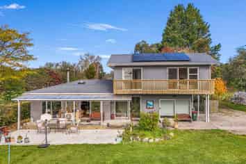 87 Pigeon Valley Road, Wakefield
