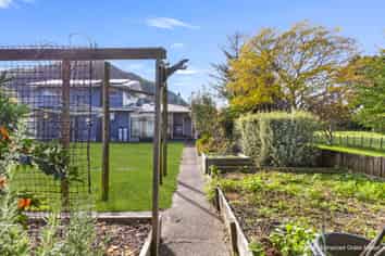 87 Pigeon Valley Road, Wakefield