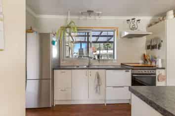87 Pigeon Valley Road, Wakefield