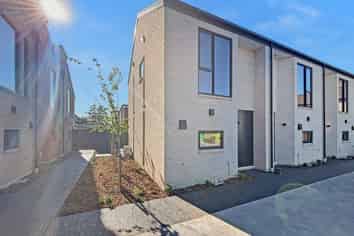 13/88 Holly Road, Saint Albans