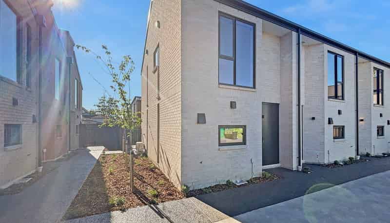 13/88 Holly Road, Saint Albans