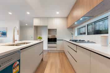 2/6 Kaimai Avenue, Massey