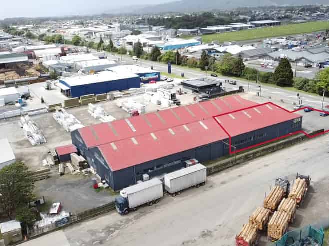 Main road workshop with office and yard