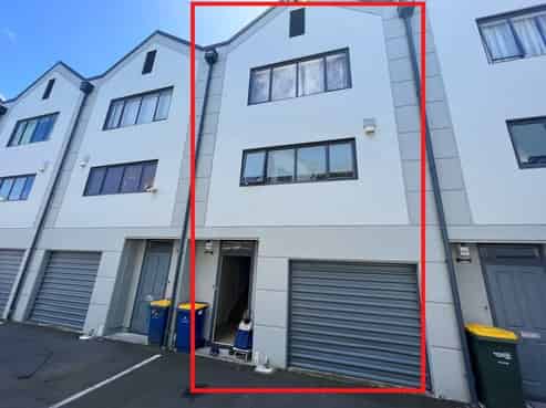 6 Ambrico Place, New Lynn