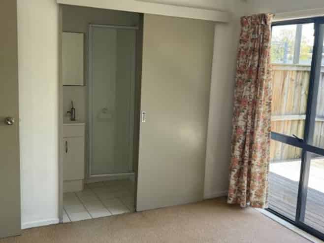 6 Ambrico Place, New Lynn