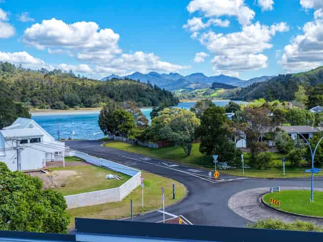 104 Kotuku Street, Whangamata
