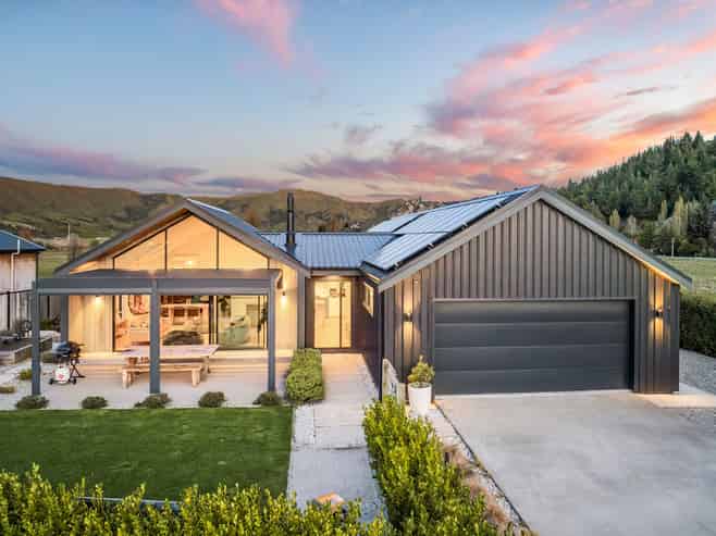 32 Cooper Crescent, Luggate