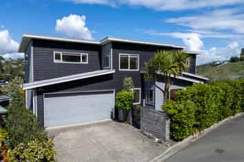 11 Valerie Place, Stepneyville