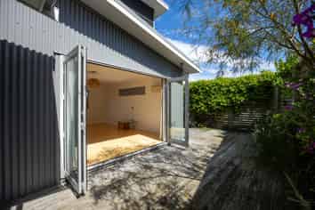 11 Valerie Place, Stepneyville