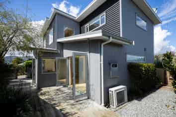 11 Valerie Place, Stepneyville