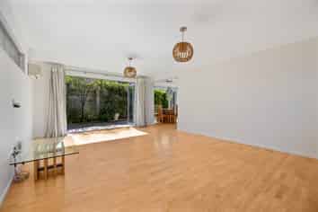 11 Valerie Place, Stepneyville