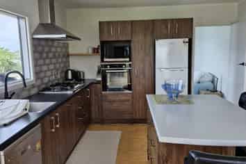 11B Catherine Crescent, Moturoa