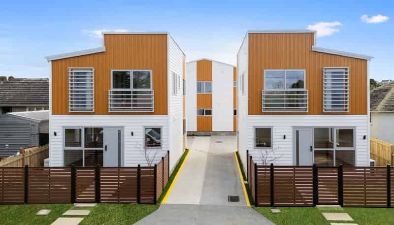7/9 Coral Crescent, Panmure