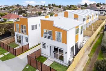 7/9 Coral Crescent, Panmure