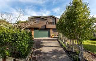 9  Highwood Grove, Torbay