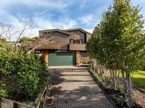 9 Highwood Grove, Torbay