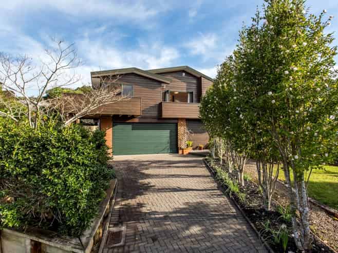 9  Highwood Grove, Torbay