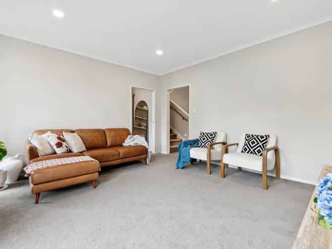 17 Stitchbird Crescent, Papakura