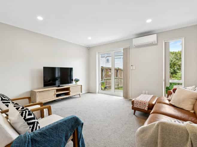 17 Stitchbird Crescent, Papakura