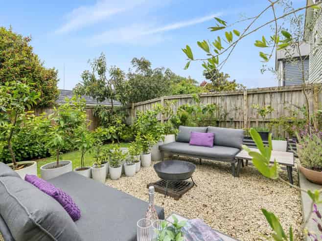 17 Stitchbird Crescent, Papakura