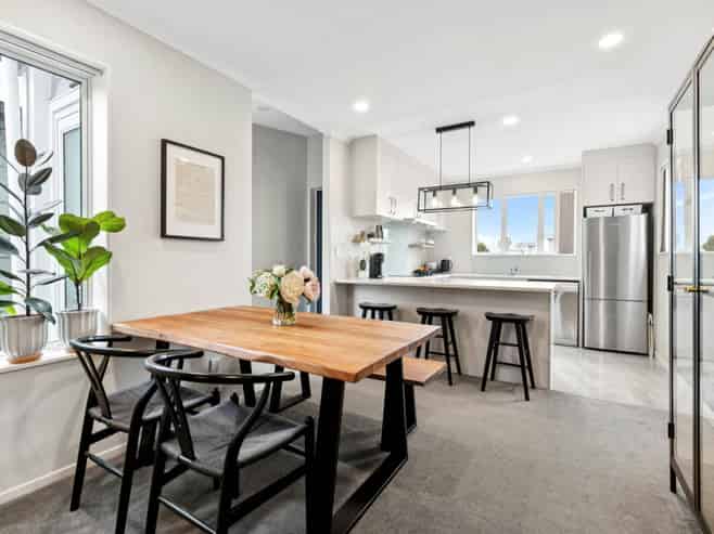 17 Stitchbird Crescent, Papakura