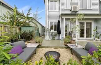 17 Stitchbird Crescent, Papakura