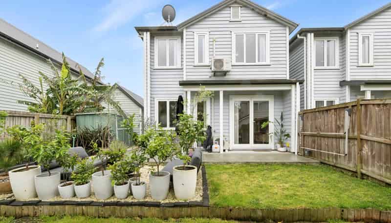 17 Stitchbird Crescent, Papakura