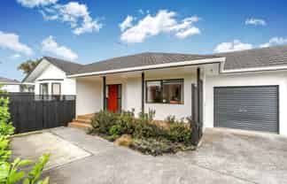 2/275 Hobsonville Road, Hobsonville