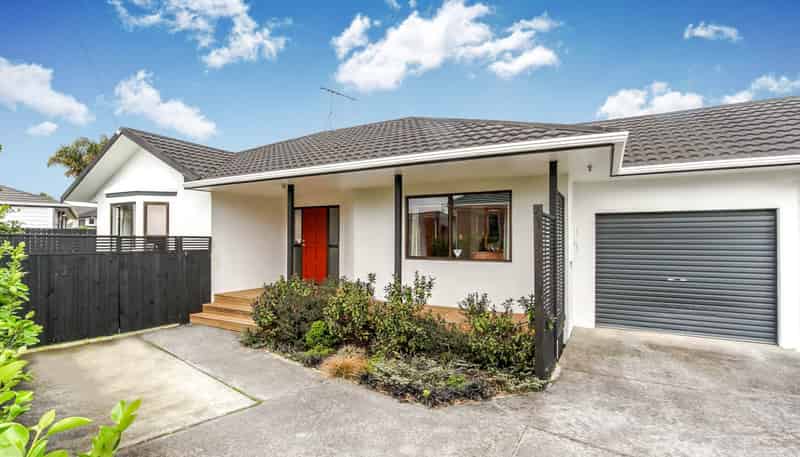 2/275 Hobsonville Road, Hobsonville