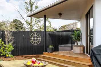 2/275 Hobsonville Road, Hobsonville