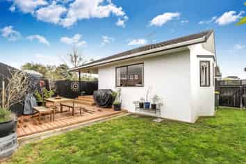 2/275 Hobsonville Road, Hobsonville