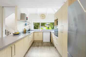 37 Swann Beach Road, Stanmore Bay