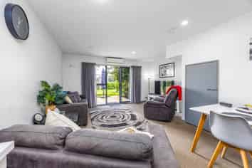 40/42 Holly Street, Avondale