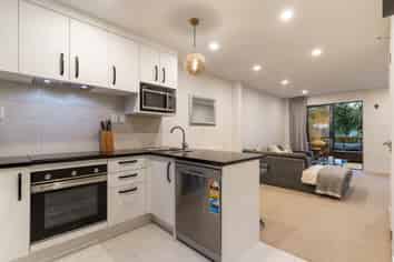 34/18 Hewlett Road, Massey