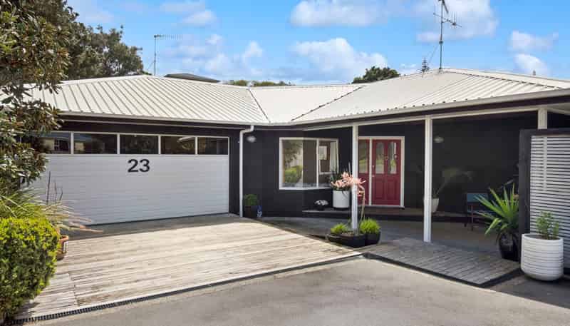 23 Renown Road, RAUMATI SOUTH