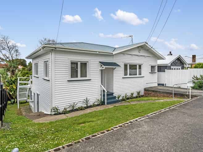 35 Premier Avenue, Point Chevalier
