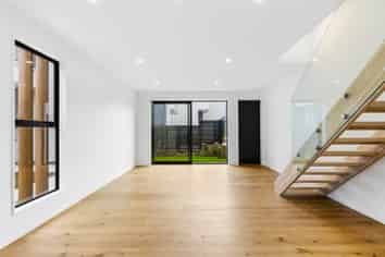 11/82 East Coast Road, Milford