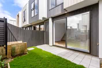 11/82 East Coast Road, Milford