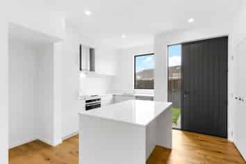 11/82 East Coast Road, Milford