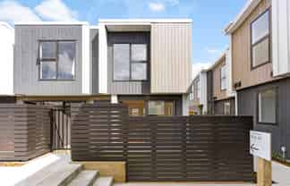 11/82 East Coast Road, Milford