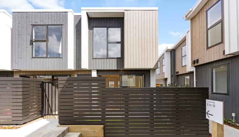 11/82 East Coast Road, Milford