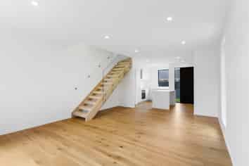 11/82 East Coast Road, Milford