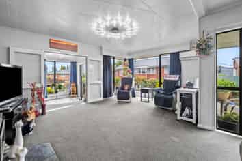 10 Reddecliffe Crescent, Hampstead