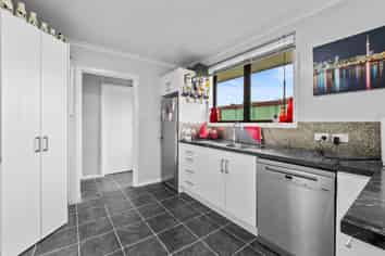 10 Reddecliffe Crescent, Hampstead