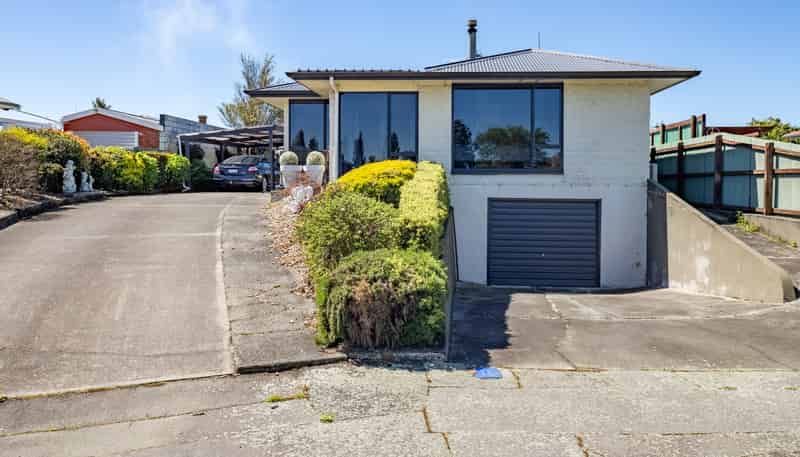 10 Reddecliffe Crescent, Hampstead