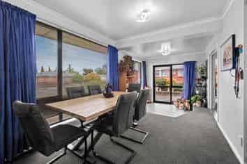 10 Reddecliffe Crescent, Hampstead