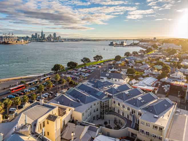 7/2 Queens Parade, Devonport