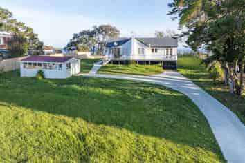 16 Cliff View Drive, Green Bay